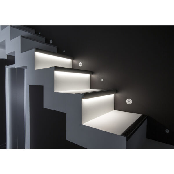 GloboStar® STAIR-PROFILE 70842-3M Προφίλ Αλουμινίου - Βάση & Ψύκτρα Ταινίας LED με Λευκό Γαλακτερό Κάλυμμα - Χρήση σε Σκαλοπάτια - Πατητό Κάλυμμα - Ασημί - 3 Μέτρα - Μ300 x Π8 x Υ3.2cm - Image 7