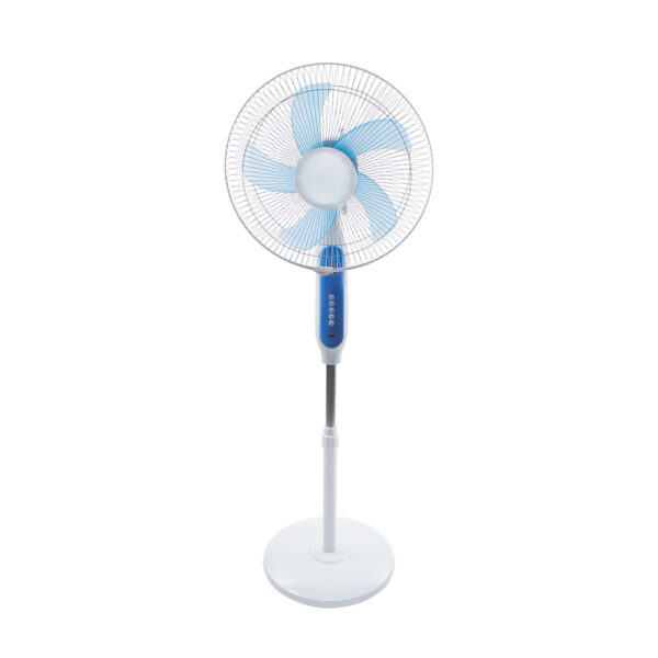 GloboStar® SOLARA-FAN 85355 Solar Fan Αυτόνομος Ηλιακός Επιδαπέδιος Ανεμιστήρας 25W 2 Λειτουργιών Ρεύματος με AC 220-240V ή με Φωτοβολταϊκό Panel 9V 12W & Επαναφορτιζόμενη Μπαταρία Li-ion 7.4V 4400mAh - 3 Ταχύτητες - Ενσωματωμένο USB 2.0 Charger Συσκευών - IP20 - Μ44 x Π37.5 x Υ132cm - Λευκό & Μπλε - 2 Years Warranty - Image 3