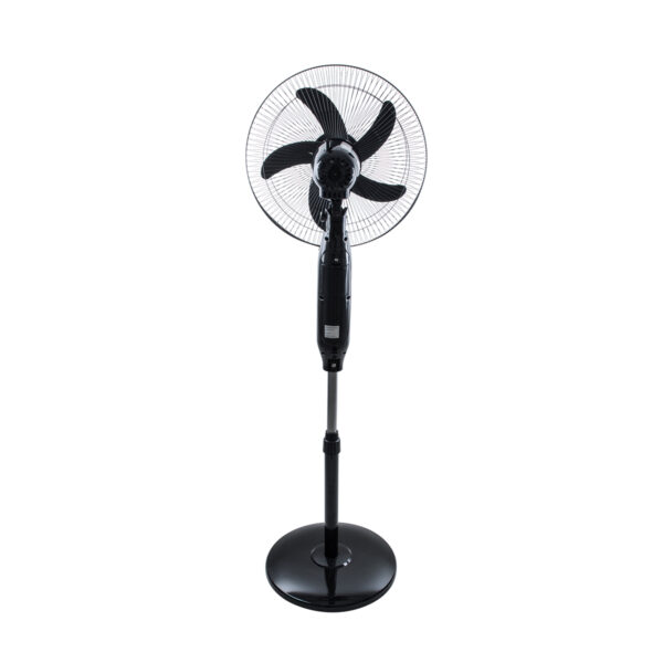 GloboStar® SOLARE-FAN 85358 Solar Fan Αυτόνομος Ηλιακός Επιδαπέδιος Ανεμιστήρας 25W 2 Λειτουργιών Ρεύματος με AC 220-240V ή με Φωτοβολταϊκό Panel 9V 15W & Επαναφορτιζόμενη Μπαταρία Li-ion 7.4V 6000mAh - 12 Ταχύτητες - Ασύρματο Χειριστήριο - Ενσωματωμένο USB 2.0 Charger Συσκευών - IP20 - Μ44 x Π37.5 x Υ132cm - Μαύρο - 2 Years Warranty - Image 4