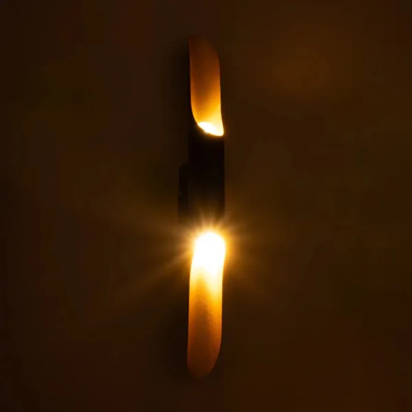GloboStar® CHARME 01302 Μοντέρνο Επιτοίχιο Φωτιστικό Απλίκα Up / Down Δίφωτο 2 x E27 IP20 Μαύρο με Χρυσό Μέταλλο - Μ5.5 x Π8 x Υ60cm - Image 2