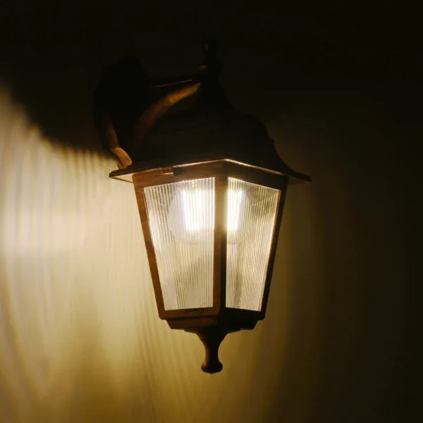 GloboStar® SOLME 203-0216 Vintage Επιτοίχιο Φωτιστικό Φαναράκι Μονόφωτο 1 x E27 IP44 Χάλκινο Πλαστικό Σώμα - Μ19 x Π15 x Υ35cm - Image 2