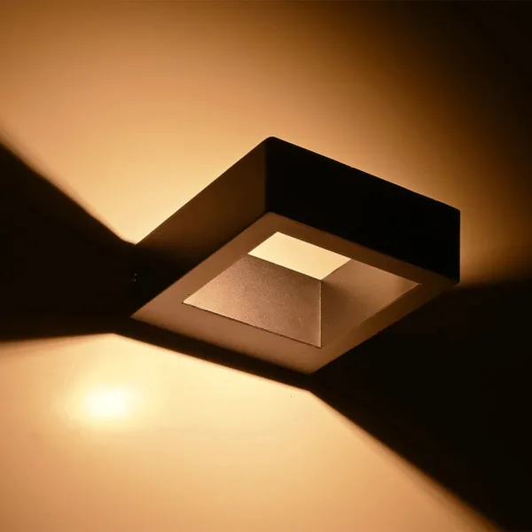 kelvo® AURA KLV-101-0116 Μοντέρνο Φωτιστικό Τοίχου - Απλίκα LED 7W 875lm 45° AC 220-240V Αδιάβροχο IP65 Θερμό Λευκό 2700K - Bridgelux COB Chip & TÜV SÜD Driver - Μαύρο Ματ - Μ15 x Π12.5 x Υ4.5cm - 5 Χρόνια Εγγύηση - Image 11