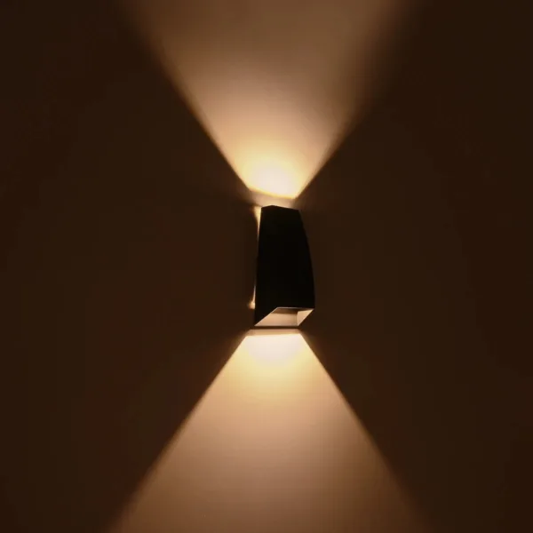 kelvo® FLUX KLV-101-0119 Μοντέρνο Φωτιστικό Τοίχου - Απλίκα LED 6W 750lm 30° AC 220-240V Αδιάβροχο IP65 Θερμό Λευκό 2700K - Bridgelux COB Chip & TÜV SÜD Driver - Μαύρο Ματ - Μ5 x Π8.5 x Υ17cm - 5 Χρόνια Εγγύηση - Image 10
