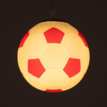 GloboStar® FOOTBALL 00642 Παιδικό Κρεμαστό Φωτιστικό Μπάλα Μονόφωτο 1 x E27 IP20 Λευκό & Κόκκινο Γυαλί - Μ15 x Π15 x Y18cm - Image 2