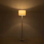 GloboStar® ASHLEY 00823 Μοντέρνο Επιδαπέδιο Φωτιστικό Μονόφωτο 1 x E27 IP20 Λευκό Μέταλλο με Λευκό Ύφασμα - Μ35 x Π35 x Υ145cm - Image 2