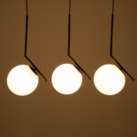 GloboStar® MONROE 00954 Μοντέρνο Κρεμαστό Φωτιστικό Ράγα Τρίφωτο 3 x E27 IP20 Μαύρο Μέταλλο με Λευκό Γυαλί - Μ74 x Π25 x Υ50cm - Image 2