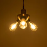 GloboStar® COPPER 01076 Vintage Κρεμαστό Φωτιστικό Ανάρτηση Τρίφωτο 3 x E27 IP20 Χρυσό Μέταλλο με Μαύρο Πλαστικό - Μ14 x Π14 x Υ13cm - Image 2
