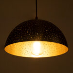 GloboStar® SOLANA 01301 Μοντέρνο Κρεμαστό Φωτιστικό Καμπάνα Μονόφωτο 1 x E27 IP20 Μαύρο & Χρυσό Μέταλλο - Μ30 x Π30 x Υ15cm - Image 2