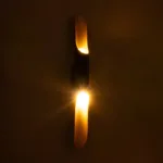 GloboStar® CHARME 01302 Μοντέρνο Επιτοίχιο Φωτιστικό Απλίκα Up / Down Δίφωτο 2 x E27 IP20 Μαύρο με Χρυσό Μέταλλο - Μ5.5 x Π8 x Υ60cm - Image 2