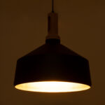 GloboStar® CALYPSO 01334-B Μοντέρνο Κρεμαστό Φωτιστικό Καμπάνα Μονόφωτο 1 x E27 IP20 Μαύρο & Χρυσό Μέταλλο με Μπεζ Ξύλο - Μ36 x Π36 x Υ35cm - Image 2