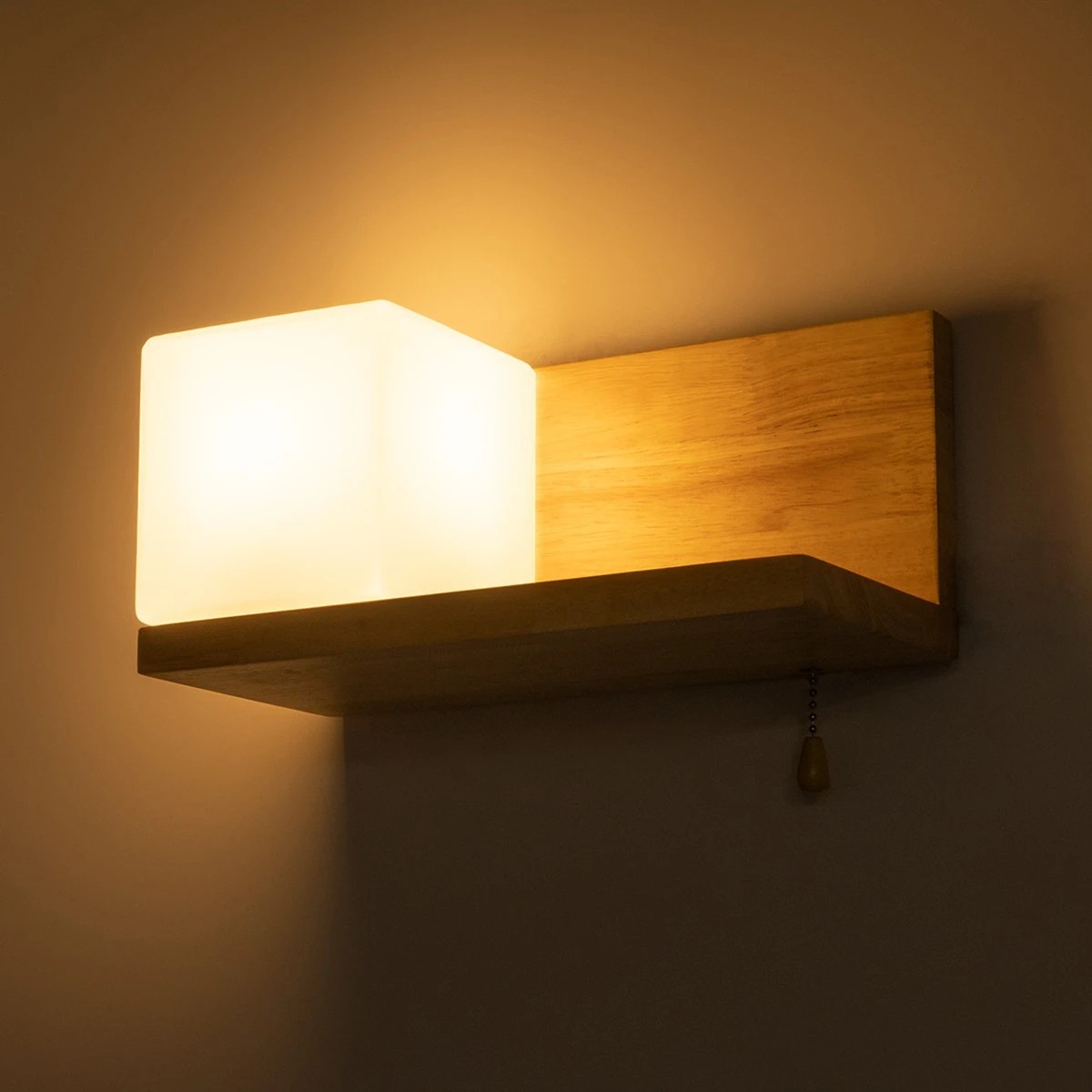 GloboStar® AMITY 01365 Μοντέρνο Επιτοίχιο Φωτιστικό Απλίκα Μονόφωτο 1 x E27 IP20 Μπεζ Ξύλο με Λευκό Γυαλί - Μ30 x Π14.5 x Υ15cm - Image 2