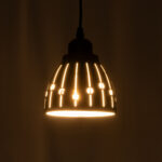 GloboStar® COOLIE 01476 Μοντέρνο Κρεμαστό Φωτιστικό Μονόφωτο Καμπάνα 1 x E27 IP20 Μαύρο & Ασημί Μέταλλο - Μ12.5 x Π12.5 x Υ11.5cm - Image 2