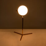 GloboStar® ELFIS GOLD 01551 Μοντέρνο Επιτραπέζιο Φωτιστικό Πορτατίφ Μονόφωτο 1 x E27 Χρυσό Μεταλλικό με Λευκό Γυαλί Μπάλα Φ15 x Υ53cm - Image 2