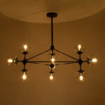 GloboStar® SENTINEL 01636 Μοντέρνο Φωτιστικό Οροφής Πλέγμα Πολύφωτο 10 x E27 IP20 Μαύρο Μέταλλο με μελί Γυαλί - Μ105 x Π80 x Υ90cm - Image 2