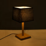 GloboStar® KOLIPE 02039 Μοντέρνο Επιτραπέζιο Φωτιστικό Μονόφωτο 1 x E27 AC220-240V IP20 - Μ20 x Π20 x Υ38cm - Μπεζ Ξύλινη Βάση με Μαύρο Πλεκτό Καπέλο - Image 2