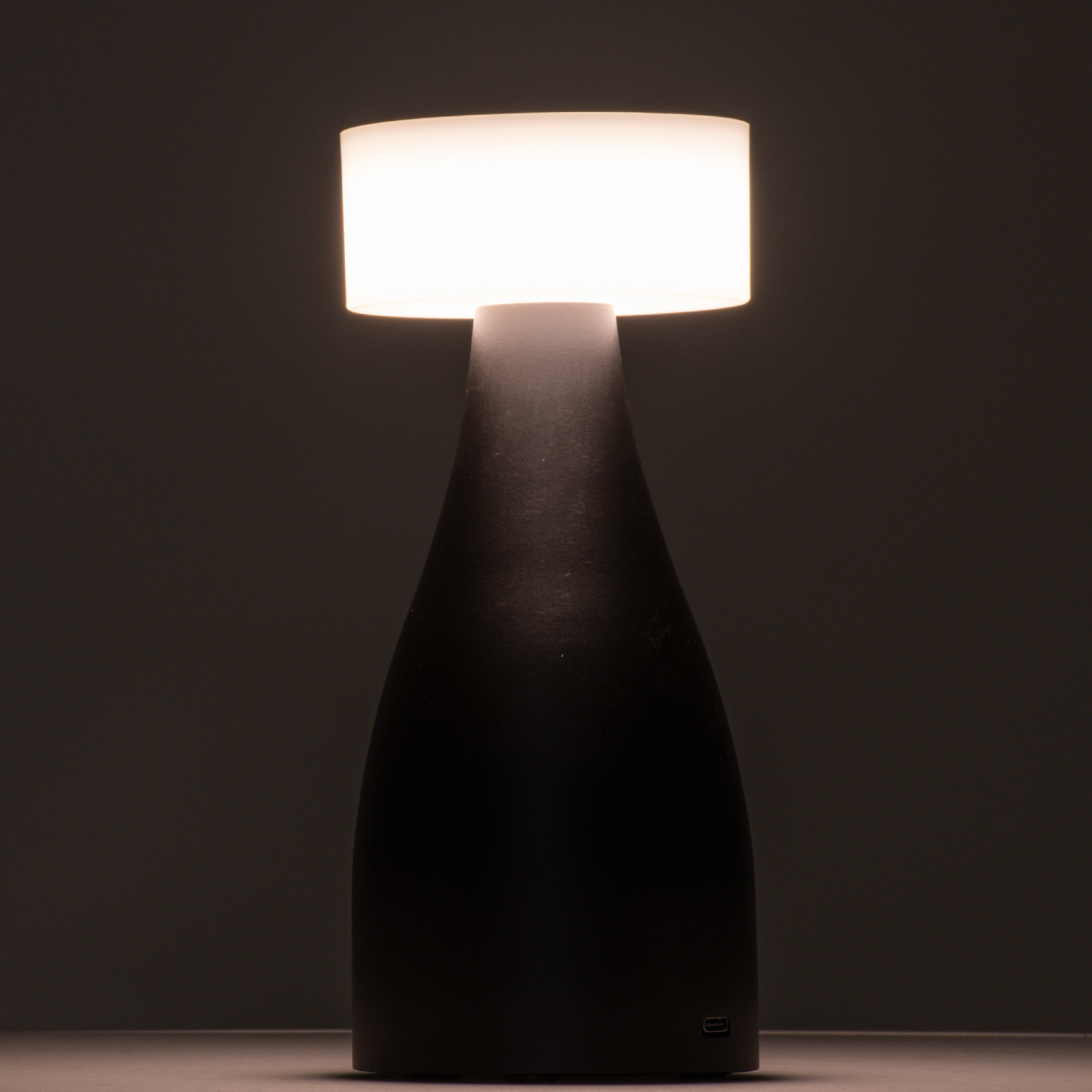 GloboStar® DOLLY 76470 Μοντέρνο Επιτραπέζιο Φωτιστικό Πορτατίφ LED 1.5W 105lm 120° DC 5V Επαναφορτιζόμενο με Μπαταρία Li-ion 1800mAh - Διακόπτη Αφής με 3 Εναλλαγές Φωτισμού CCT Θερμό - Φυσικό - Ψυχρό 1500K - 4500K - 6000K Dimmable - D9 x 21cm - Χρυσό - Image 9