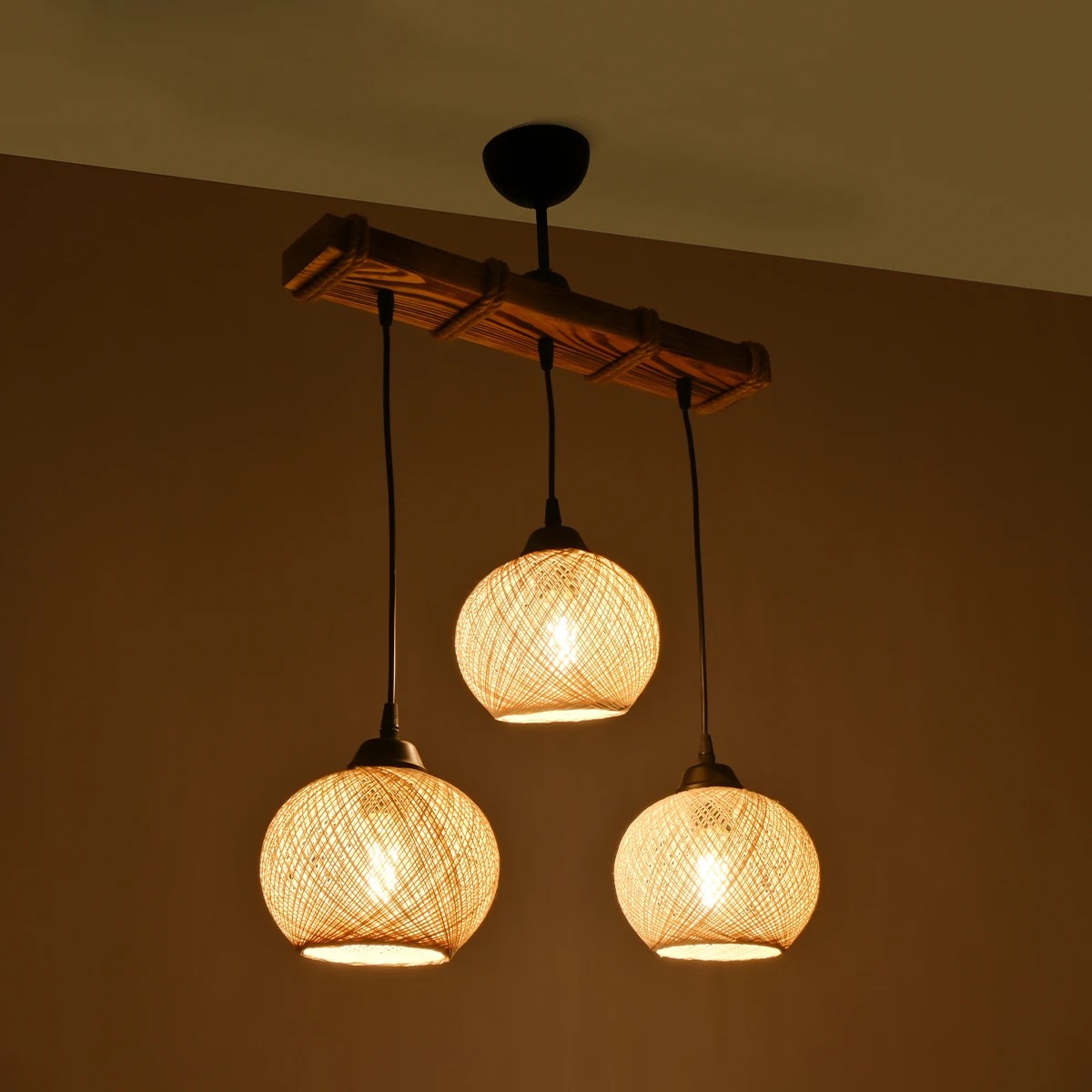 GloboStar® LUMA 201-0011 Vintage Κρεμαστό Φωτιστικό Ράγα Τρίφωτο 3 x E27 IP20 Μπεζ Ξύλο με Μπεζ Σχοινί - Μ50 x Π20 x Υ63cm