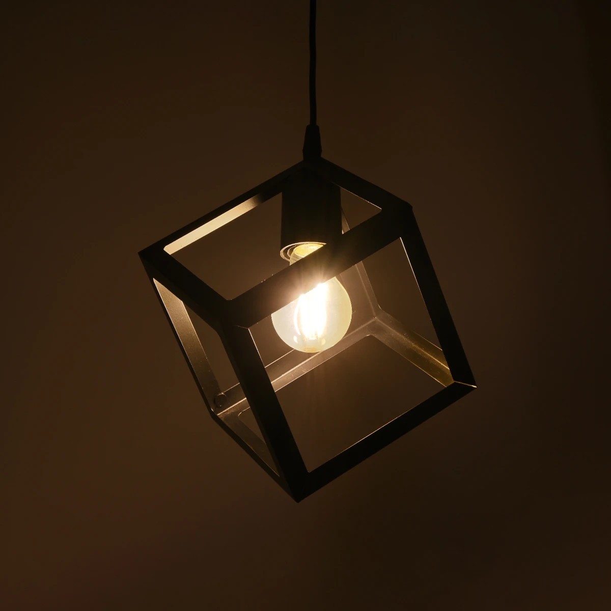 GloboStar® DISE 201-0049 Μοντέρνο Κρεμαστό Φωτιστικό Κύβος Μονόφωτο 1 x E27 IP20 Μαύρο Μέταλλο - Μ18 x Π18 x Υ68cm - Image 2