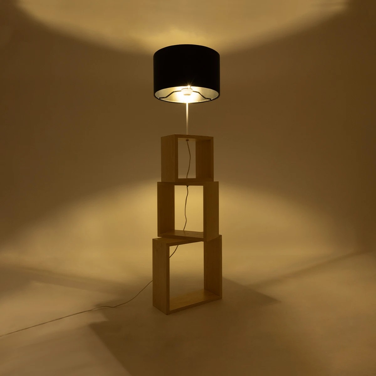 GloboStar® LUMO 201-0070 Μοντέρνο Επιδαπέδιο Φωτιστικό Μονόφωτο 1 x E27 IP20 Μπεζ Ξύλο με Μαύρο Ύφασμα - Μ37 x Π37 x Υ155cm - Image 2