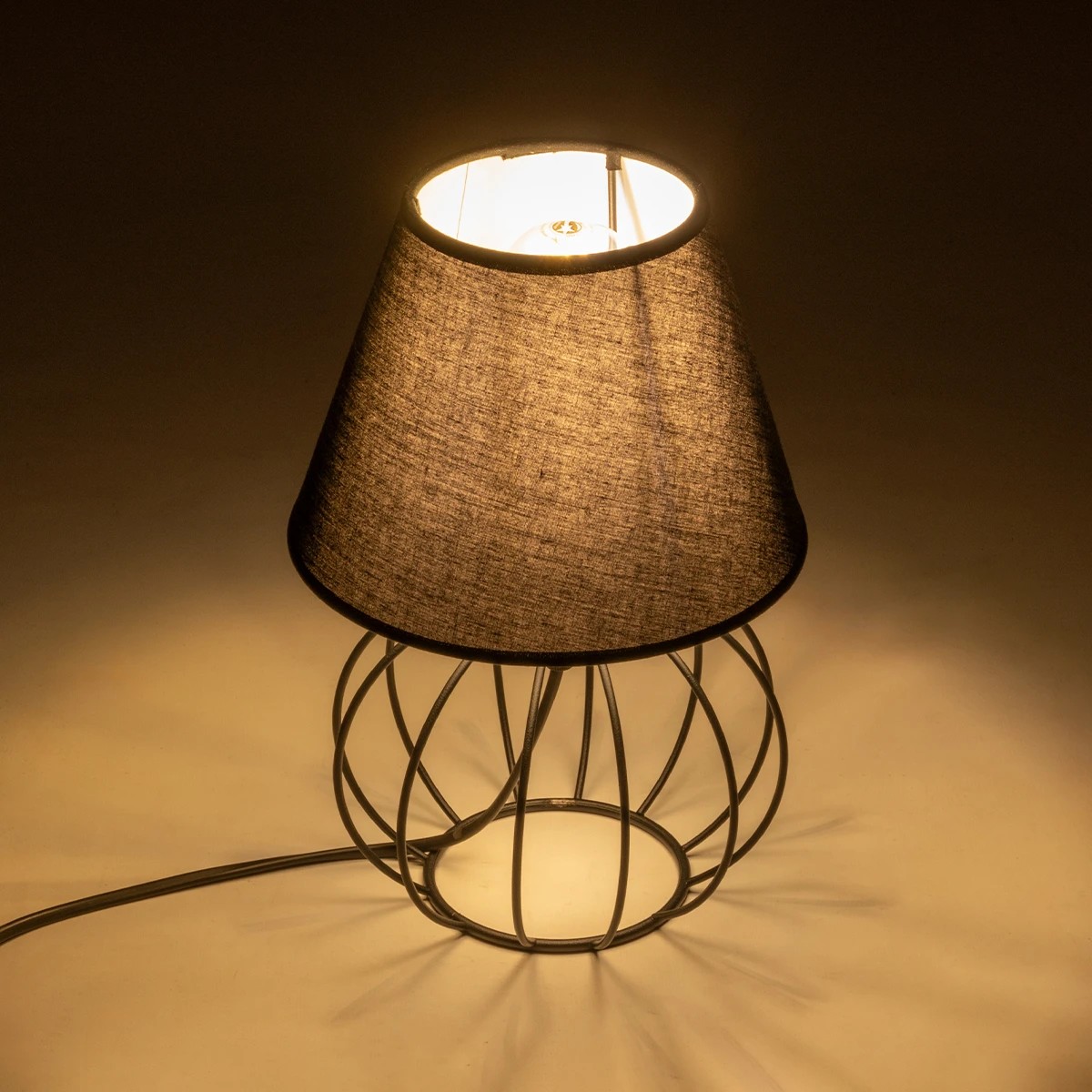 GloboStar® SHAPE 202-0057 Μοντέρνο Eπιτραπέζιο Φωτιστικό Μονόφωτο 1 x E27 IP20 Μαύρο Μέταλλο με Μαύρο Ύφασμα - Μ40 x Π40 x Υ27cm - Image 2