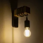 GloboStar® XYLO 203-0014 Μοντέρνο Επιτοίχιο Φωτιστικό Απλίκα Μονόφωτο 1 x E27 IP20 Μαύρο Μέταλλο με Μπεζ Ξύλο - Μ18 x Π18 x Υ19cm - Image 2