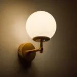 GloboStar® DALPH 203-0029 Vintage Επιτοίχιο Φωτιστικό Απλίκα Μονόφωτο 1 x E27 IP20 Χρυσό Μέταλλο με Λευκό Γυαλί - M18 x Π15 x Υ23cm - Image 2