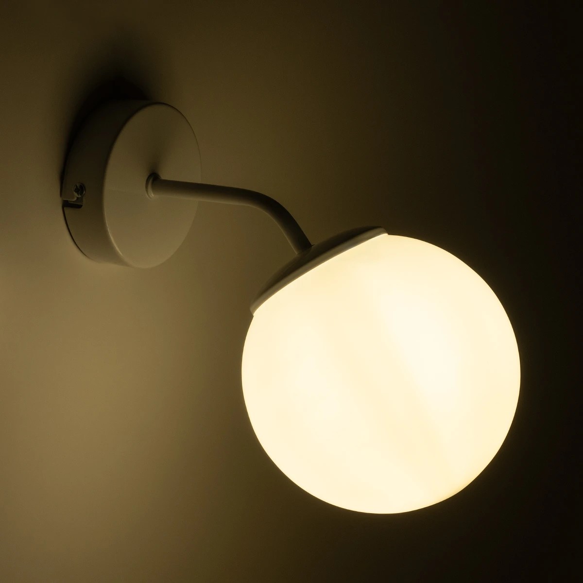 GloboStar® DALPH 203-0035 Vintage Επιτοίχιο Φωτιστικό Απλίκα Μονόφωτο 1 x E27 IP20 Λευκό Μέταλλο με Λευκό Γυαλί - M15 x Π18 x Υ22.5cm - Image 2