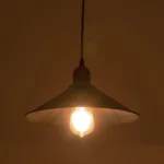 GloboStar® FERRO 203-0083 Μοντέρνο Κρεμαστό Φωτιστικό Καμπάνα Μονόφωτο 1 x E27 IP20 Λευκό & Χρυσό Πλαστικό - Μ30 x Π30 x Υ15cm - Image 2