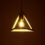 GloboStar® TRIANGLE 203-0165 Μοντέρνο Κρεμαστό Φωτιστικό Καμπάνα Μονόφωτο 1 x E27 IP20 Λευκό με Χρυσό Πλαστικό - Μ24 x Π24 x Υ56cm - Image 2
