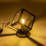 GloboStar® DISE 203-0272 Μοντέρνο Eπιτραπέζιο Φωτιστικό Μονόφωτο 1 x E27 IP20 Μαύρο Πλαστικό - Μ18 x Π18 x Υ22cm