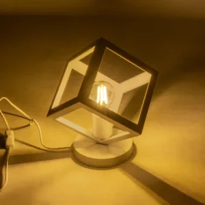 GloboStar® DISE 203-0273 Μοντέρνο Eπιτραπέζιο Φωτιστικό Μονόφωτο 1 x E27 IP20 Λευκό Πλαστικό - Μ18 x Π18 x Υ22cm