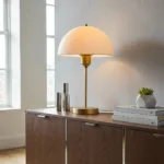 GLOBOSTAR® GAZETA 203-0304 Μοντέρνο Επιτραπέζιο Φωτιστικό Πορτατίφ με Ντουί 1 x E27 AC 220-240V IP20 - Λευκό Δίαφανο & Μπρονζέ  - Μ25 x Π25 x Υ39cm - Image 4