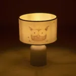 GloboStar® OWL 204-0024 Παιδικό Eπιτραπέζιο Φωτιστικό Φιγούρα Μονόφωτο 1 x E27 IP20 Λευκό & Πορτοκαλί Ύφασμα - Μ24 x Π24 x Υ32cm - Image 2