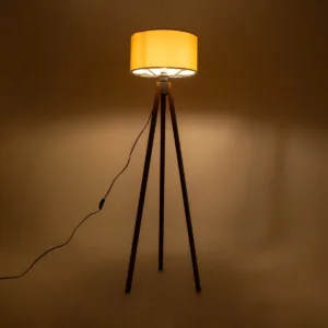 GloboStar® SAGA 204-0033 Μοντέρνο Eπιδαπέδιο Φωτιστικό Μονόφωτο 1 x E27 IP20 Καρυδί Ξύλο με Κίτρινο Ύφασμα - Μ38 x Π38 x Υ140cm