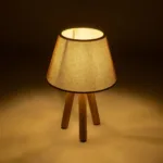 GloboStar® CAP 204-0067 Μοντέρνο Eπιτραπέζιο Φωτιστικό Μονόφωτο 1 x E27 IP20 Καρυδί Ξύλο με Μπεζ Ύφασμα - Μ22 x Π22 x Υ33cm - Image 2