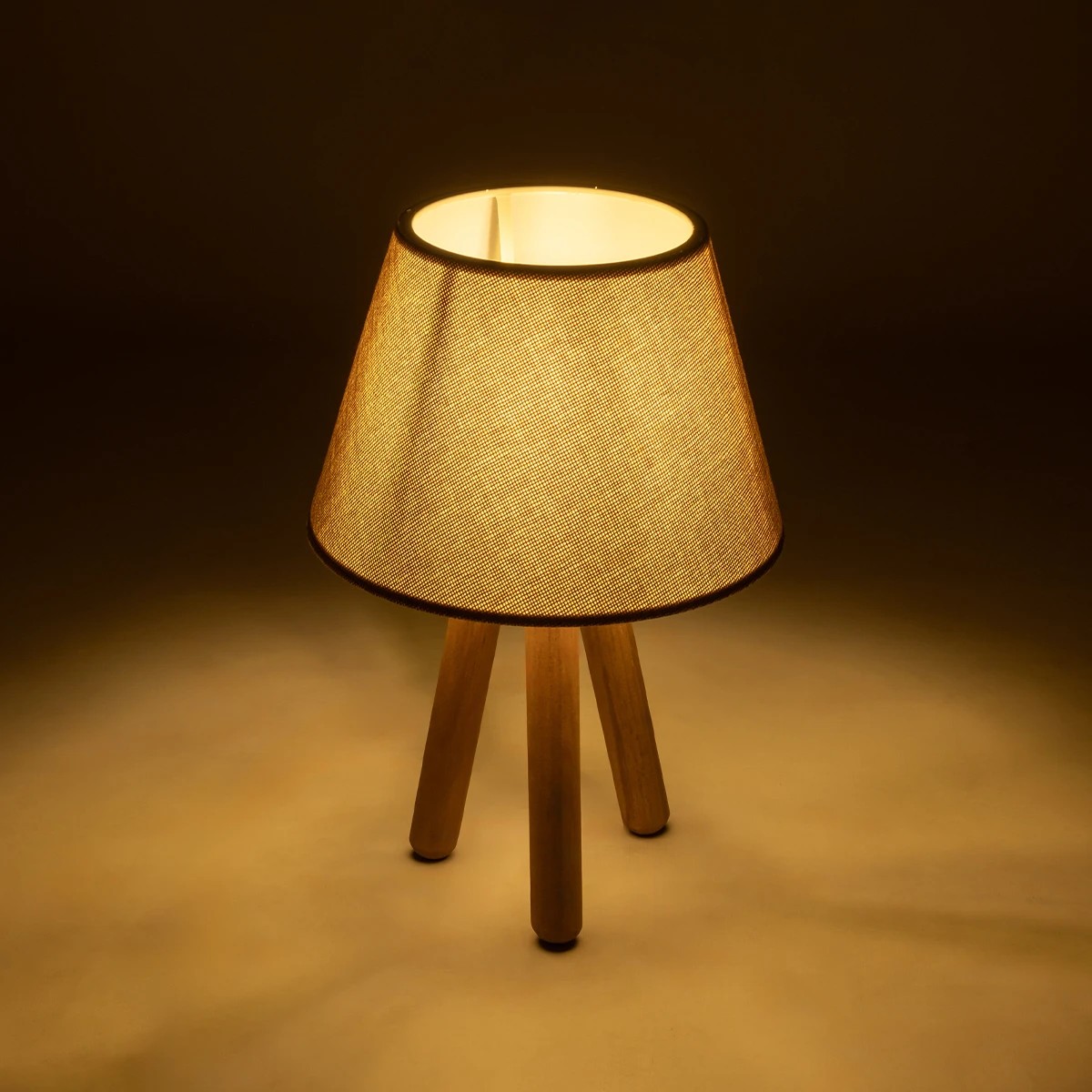 GloboStar® CAP 204-0067 Μοντέρνο Eπιτραπέζιο Φωτιστικό Μονόφωτο 1 x E27 IP20 Καρυδί Ξύλο με Μπεζ Ύφασμα - Μ22 x Π22 x Υ33cm - Image 2