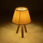 GloboStar® CAP 204-0069 Μοντέρνο Eπιτραπέζιο Φωτιστικό Μονόφωτο 1 x E27 IP20 Καρυδί Ξύλο με Λευκό Ύφασμα - Μ22 x Π22 x Υ33cm - Image 2