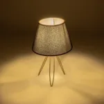 GloboStar® TRIP 204-0085 Μοντέρνο Eπιτραπέζιο Φωτιστικό Μονόφωτο 1 x E27 IP20 Χρυσό Μέταλλο με Λευκό Ύφασμα - Μ22 x Π22 x Υ33cm - Image 2