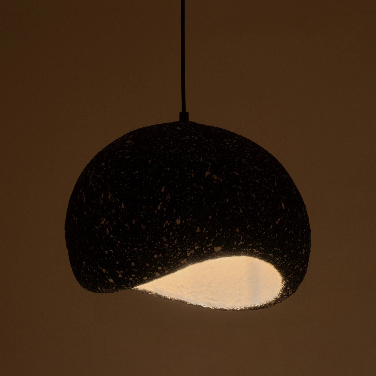 GloboStar® STONE 204-0194 Μοντέρνο Κρεμαστό Φωτιστικό Καμπάνα Μονόφωτο 1 x E27 IP20 Μαύρο Με Λευκό Πολυστερίνη με Ρητίνη - Μ35 x Π31 x Υ26cm - Image 2