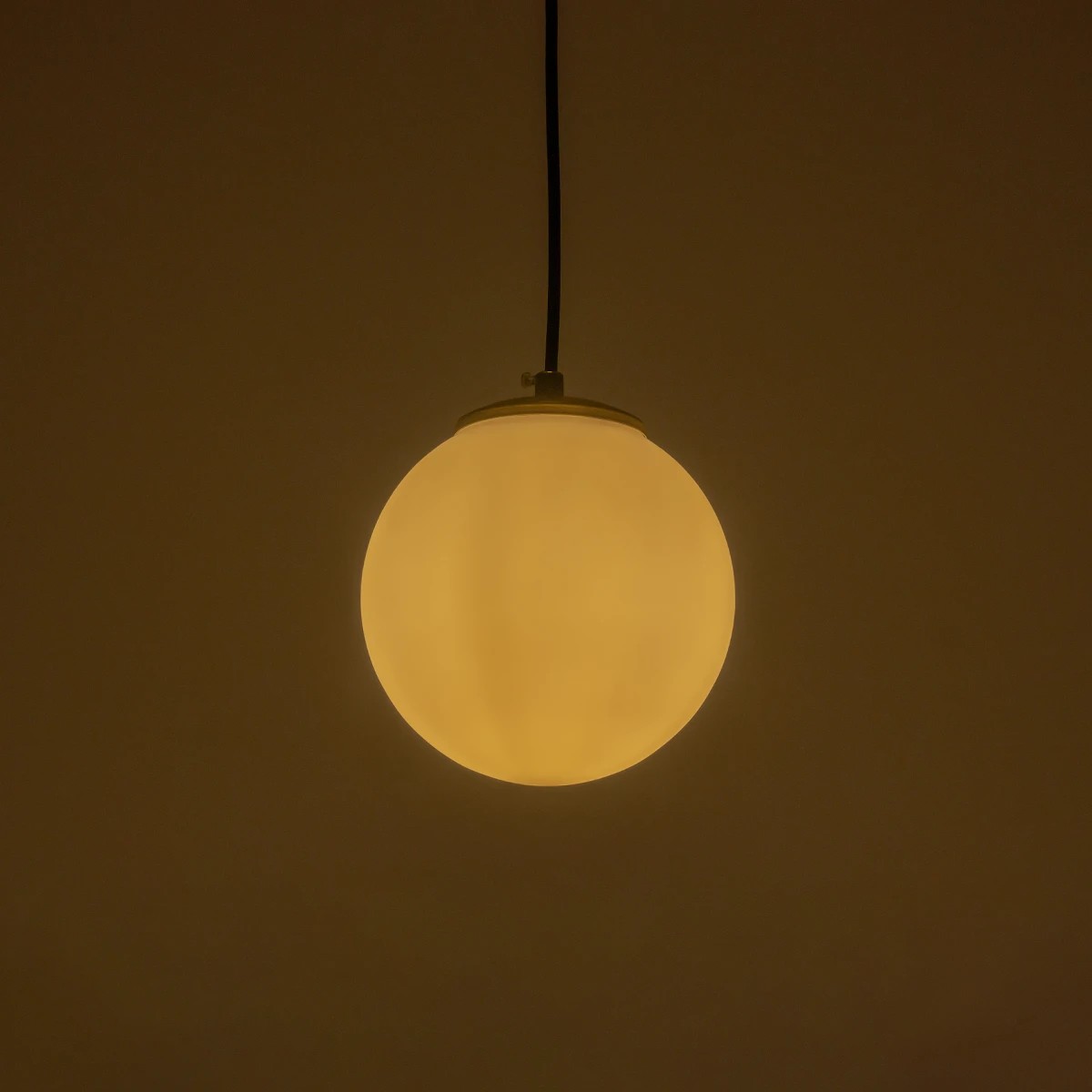 GLOBOSTAR® GLOBIDIO 204-0195 Μοντέρνο Κρεμαστό Φωτιστικό Οροφής με Ντουί 1 x E27 AC 220-240V IP20 - Χρύσο & Λευκό - Μ15 x Π15 x Υ15cm - Image 2