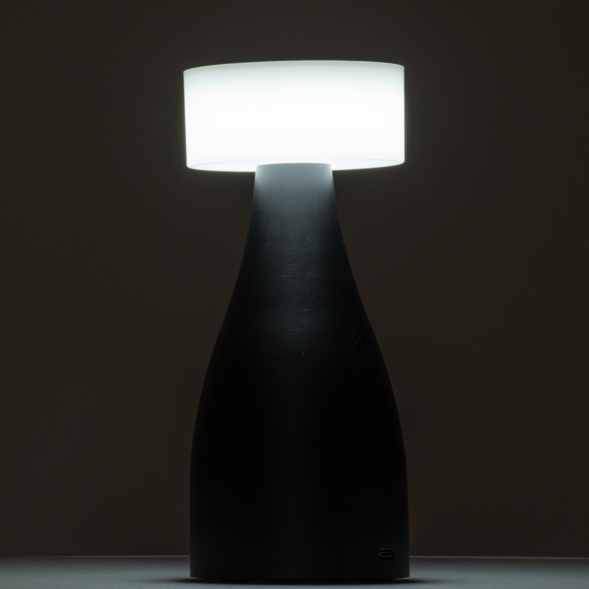 GloboStar® DOLLY 76470 Μοντέρνο Επιτραπέζιο Φωτιστικό Πορτατίφ LED 1.5W 105lm 120° DC 5V Επαναφορτιζόμενο με Μπαταρία Li-ion 1800mAh - Διακόπτη Αφής με 3 Εναλλαγές Φωτισμού CCT Θερμό - Φυσικό - Ψυχρό 1500K - 4500K - 6000K Dimmable - D9 x 21cm - Χρυσό - Image 10