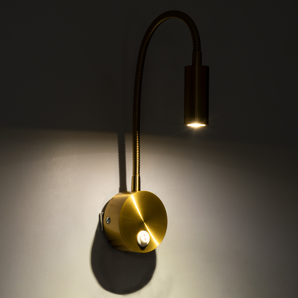 GloboStar® GOOSE 60880 Μοντέρνο Φωτιστικό Τοίχου - Απλίκα Ξενοδοχείου Bed Side LED 3W 300lm 36° AC 220-240V - Reading Light - Μ6.5 x Π15 x Υ24.5cm - Φυσικό Λευκό 4500K - Χρυσό Βούρτσας - 3 Xρόνια Εγγύηση - Image 9