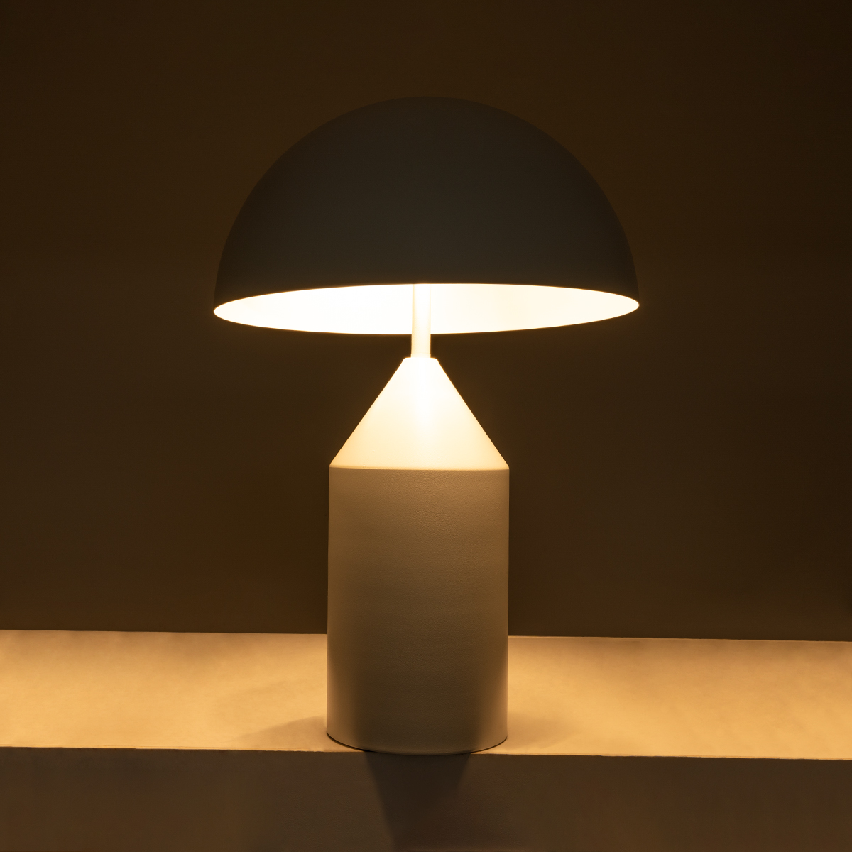 GloboStar® URANUS-M 61454 Μοντέρνο Επιτραπέζιο Φωτιστικό Πορτατίφ Δίφωτο 2 x E27 AC220-240V IP20 - Φ35 x Υ54cm - Λευκό Μεταλλικό Καμπάνα με Διακόπτη On/Off - 5 Years Warranty - Image 9