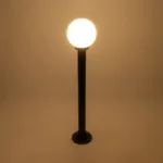 GLOBOSTAR® AGROS 61596 Φωτιστικό Κολωνάκι Κήπου με Ντουί 1 x E27 AC 220-240V Αδιάβροχο IP65 - Λευκό & Μάυρο - Μ20 x Π20 x Υ100cm - Image 2