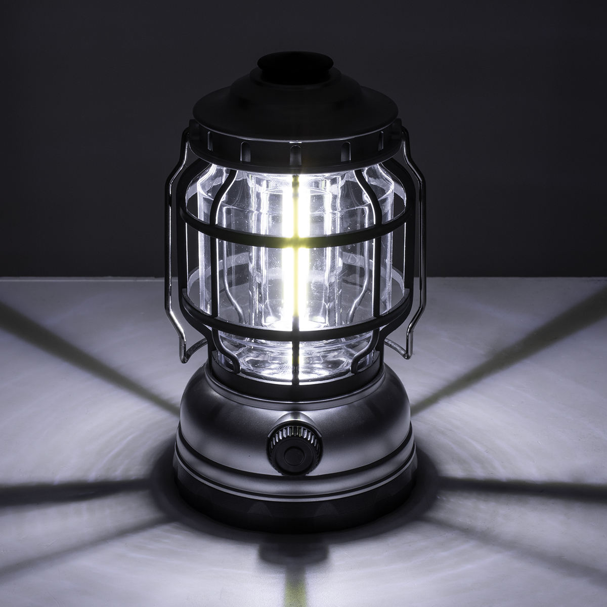GloboStar® 69933 Αυτόνομο Επαναφορτιζόμενο Φανάρι Camping LED 5W με Επαναφορτιζόμενη Μπαταρία 18650 1200mAh Li-ion - Power Bank - Αδιάβροχο IP54 - Dimmable - Μαύρο Ασημί - Ψυχρό Λευκό 6000K Φ10.2 x Υ18cm - Image 8