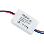 GloboStar® 73074 Πλαστικό Τροφοδοτικό SELV για Προϊόντα LED 3W - AC 220-240V σε DC 7-11V - IP20 L4.5 x W3 x H2.5cm - 3 Χρόνια Εγγύηση - Image 2