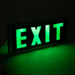 GloboStar® 75663 Κρεμαστό Φωτιστικό Ένδειξης EXIT LED 1W AC 220-240V Μονής Όψης με Επαναφορτιζόμενη Μπαταρία 350mAh - 120 Λεπτά Αυτονομία - IP20 - Σώμα Αλουμινίου - Μ35 x Π14 x Υ3.3cm - Πράσινο - Image 4