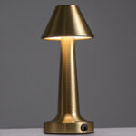 GloboStar® MOLLY 76518 Μοντέρνο Επιτραπέζιο Φωτιστικό Πορτατίφ LED 1.5W 105lm 120° DC 5V Επαναφορτιζόμενο με Μπαταρία Li-ion 1800mAh - Διακόπτη Αφής με 3 Εντάσεις Φωτισμού Θερμό Λευκό 2700K Dimmable - Φ10 x 23cm - Χρυσό - Image 2