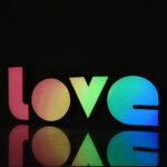 GloboStar® 76551 Μοντέρνο Επιτραπέζιο Διακοσμητικό Φωτιστικό LED Σήμανσης RAINBOW LOVE 2W με Διακόπτη On/Off & Καλώδιο Τροφοδοσίας USB - Μπαταρίας 3xAAA (Δεν Περιλαμβάνονται) Ψυχρό Λευκό 6000K - Image 10