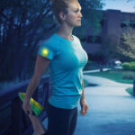 GloboStar® 79073 Μαγνητικό Clip Ασφαλείας Φωσφοριζέ Αντανακλαστικό για Ποδηλάτες & Runners με Φωτεινή Σήμανση LED & Μπαταρία CR2032 - Αδιάβροχο IP65 Λαχανί Φωσφοριζέ - Image 7